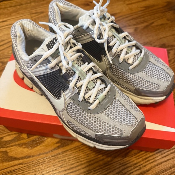 Nike Air Zoom Vomero 5 Sneakers / Cobblestone and Light Bone / Sz 8 - Picture 2 of 8